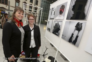 Ausstellung: Starke Frauen, ein Fotoprojekt aus der Nordstadt. Im Portait zu sehen: Sparkassenfrauen Iris Kosumi und Astrid Wohlert, v. l.