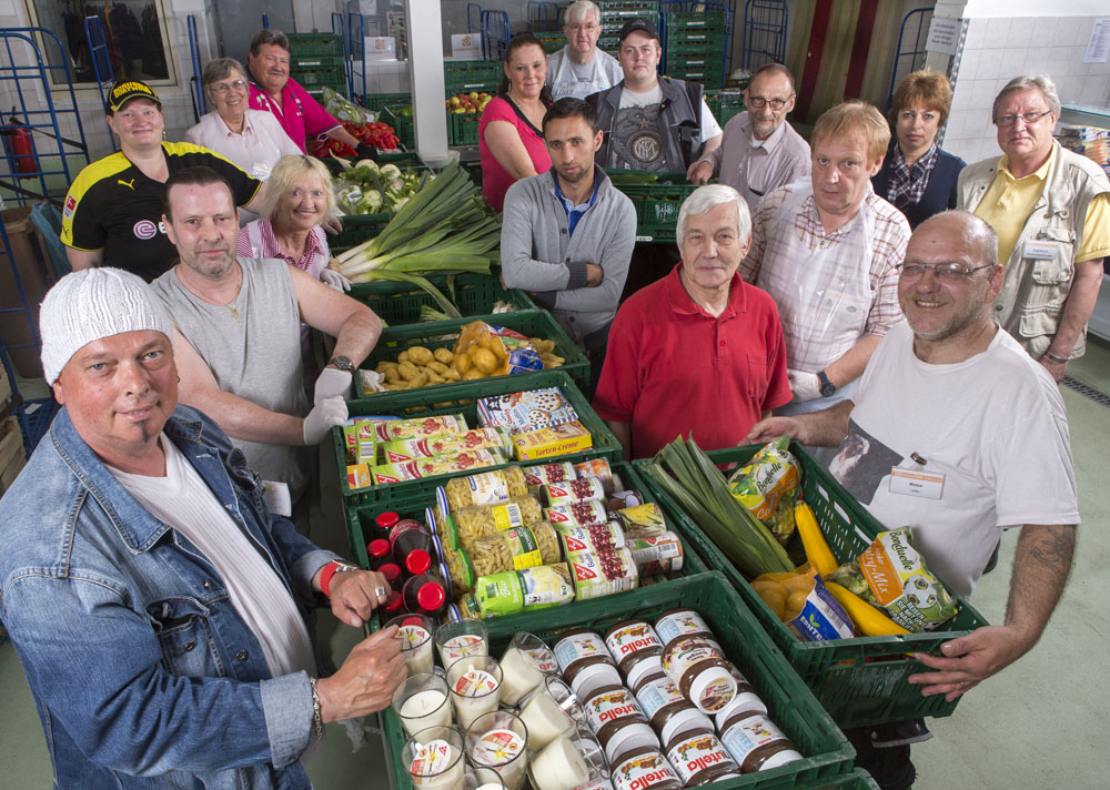 Mitarbeiter der Tafel in der Osterlandwehr. Foto: Klaus Hartmann