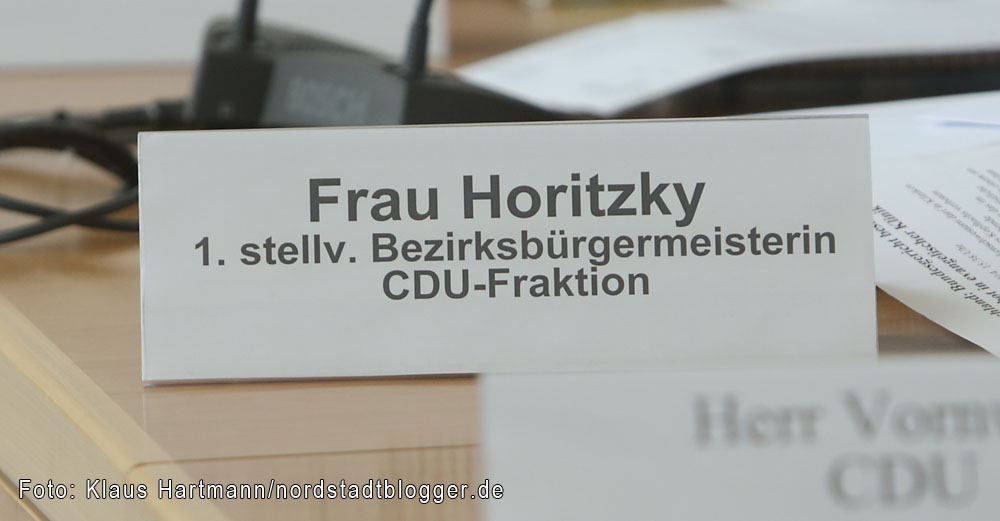 Das Schild ist Geschichte: Gerda Horitzky ist als stellv. Bezirksbürgermeisterin abgewählt worden.