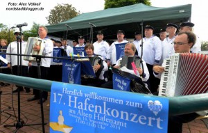 Der Shanty-Chor Voerde Ennepetal von 1985 e.V. unter der Leitung von Jürgen Schöneberg sorgte für maritime Klänge.