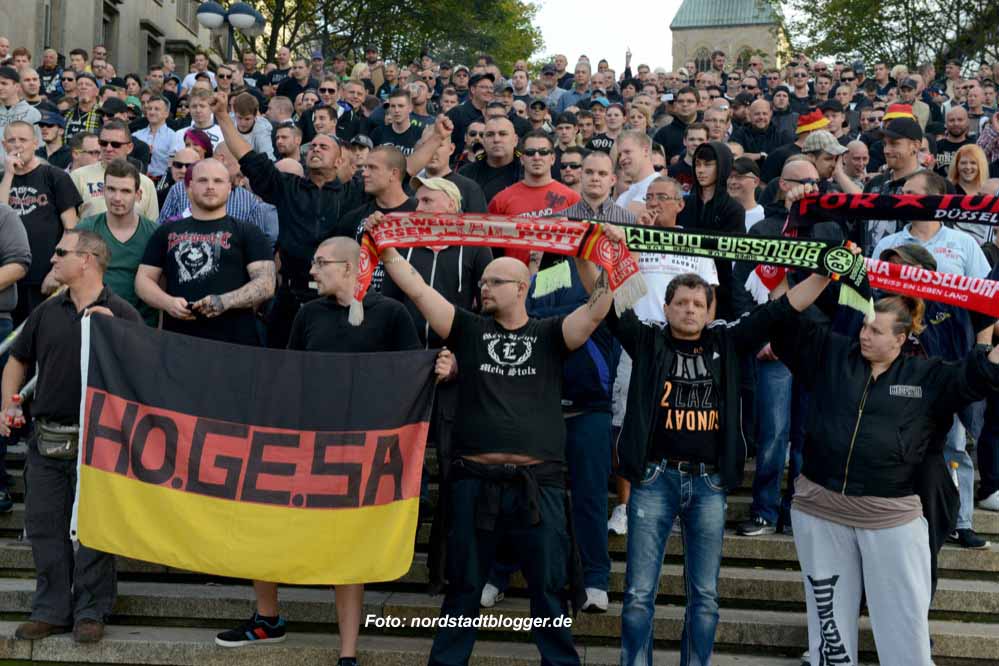 300 Menschen nahmen am Treffen der Gruppe "Hooligans gegen Salafisten" in Dortmund teil.