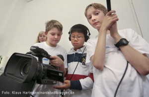 Ausstellungseröffnung mit Werken von Hermann van Veen im Dortmunder U. Die Kindereporter Leon, Thomas und Johannes filmten und interviewten Hermann van Veen im Rahmen des Aktionstages