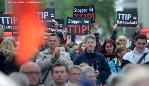Während einer SPD-Veranstaltung mit Martin Schulz in Dortmund gab es Proteste gegen das Freihandelsabkommen TTIP. Foto: Alex Völkel