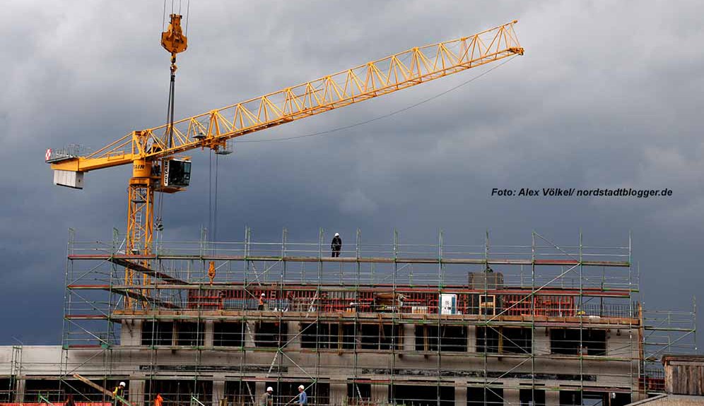 Die Bauarbeiten für die Berufskollegs im Union-Viertel sollen bis 2016 abgeschlossen sein. Foto: Völkel