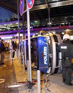 Gewalttätige Hooligans und Neonazis waren bei der "HoGeSa"-Aktion in Köln dabei. Foto: Marcus Arndt