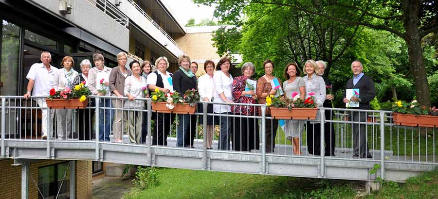 Viele Menschen engagieren sich ehrenamtlich in der Hospizarbeit. 