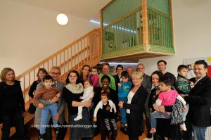 Das Schleswiger Viertel hat jetzt eine Kinderlachen-Kinderstube von FABIDO. Jugenddezernentin Waltraud Bonekamp eröffnete am 7. November 2014 die insgesamt vierte Einrichtung dieser Art des städtischen Eigenbetriebs in der Nordstadt. In dem ehemaligen Ladenlokal des Hauses Missundestrasse 2/Ecke Nordstraße betreuen drei Tagesmütter ganztags neun bis zu dreijährige Kinder.