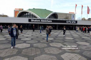 Eine berührende theatral-musikalische Aktion machte der Jugendclub des Theaters Dortmund.