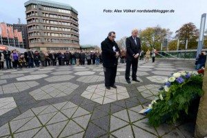 Auf dem Platz der alten Synagoge legten die Stadt und die jüdische Kultusgemeinde Kränze nieder.