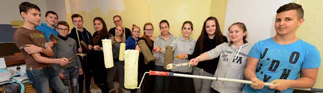 Junge Katholiken aus der Nordstadt renovieren aaktuell den Jugendtreff St. Gertrudis, wo ein Begegnungs-Café für Flüchtlinge entstehen soll. 