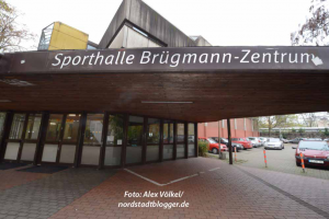 Die Sporthallen im Brügmannzentrum werden kurzfristig Notunterkunft für Flüchtlinge.
