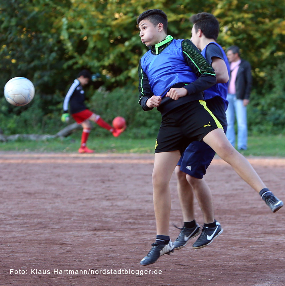 BuntKicktGut-Abschlussveranstaltung 2014. Finale U16, FC Dortmund, blaue Trikots, gewinnt gegen Tarabt & Co mit 3:1