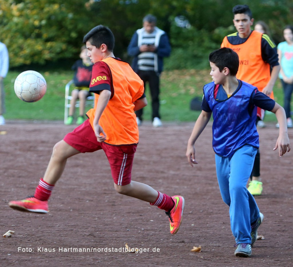 BuntKicktGut-Abschlussveranstaltung 2014. Finale U 14, Clash of Clans, blaue Trikots, gewinnt gegen FC United mit 2:0