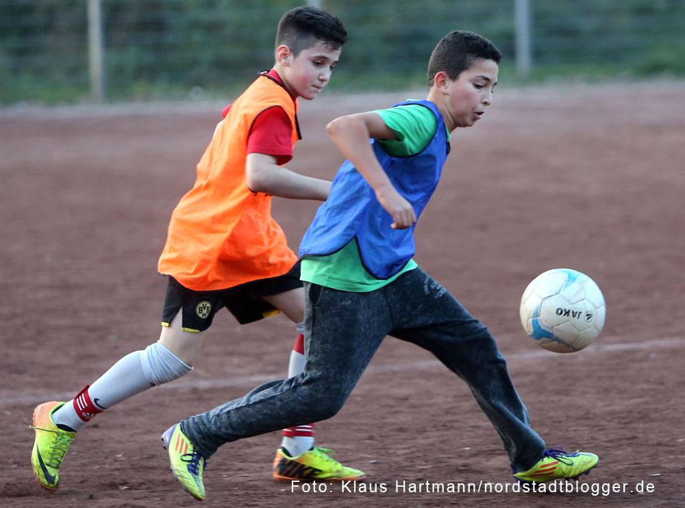 BuntKicktGut-Abschlussveranstaltung 2014. Finale U 14, Clash of Clans, blaue Trikots, gewinnt gegen FC United mit 2:0