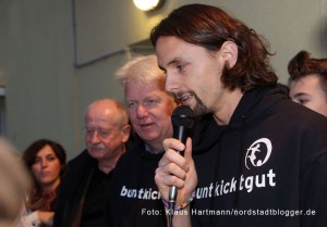 BuntKicktGut-Abschlussveranstaltung 2014. OB Sierau und BVB-Profi Subotic überreichen die Preise