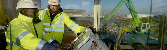 Paul aus Mali hat bei TSR Recycling einen Ausbildungsplatz gefunden. Neven Subotic hat ihn dort besucht.