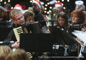 Musik im Advent mit Verleihung der Engel der Nordstadt im Dietrich-Keuning-Haus. Akkordeon-Orchester der Musikschule