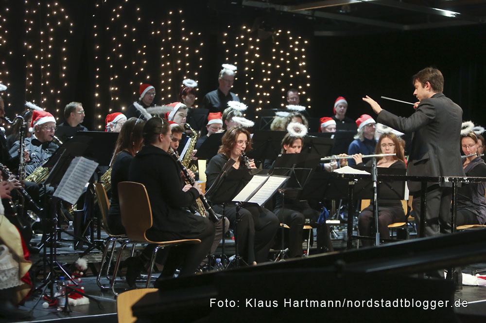 Musik im Advent mit Verleihung der Engel der Nordstadt im Dietrich-Keuning-Haus. Bläserorchester "AufWind“