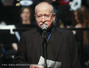 Bezirksbürgermeister Dr. Ludwig Jörder hielt die Laudatio auf die beiden Preisträger.