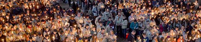 Mehr als 800 Gottesdienstbesucher feierten in der St. Josephskirche in Dortmund die Aussendung des Friedenslichts aus Bethlehem.