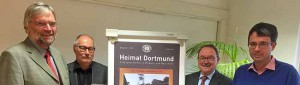 Mit Arbeitskämpfen und Streiks befasst sich die neue Ausgabe der historischen Zeitschrift „Heimat Dortmund“. Von links nach rechts: die Herausgeber Horst Delkus und Prof. Dr. Karl Lauschke, Adolf Miksch, Vorsitzender des Historischen Vereins für Dortmund und die Grafschaft Mark mit Geschäftsführer Dr. Stefan Mühlhofer. (Foto: Joachim vom Brocke)