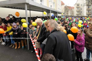 Nach fast zwei Jahren Bauzeit gab OB Ulrich Sierau die Halle ihrer Bestimmung zurück. 