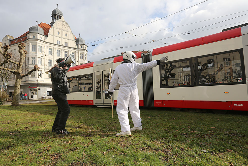 Landnahme am Borsigplatz: Du bist Borsig, Borsig 11. Artist in Residence Olek Witt und Kosmonaut Josef Toth auf dem Platz