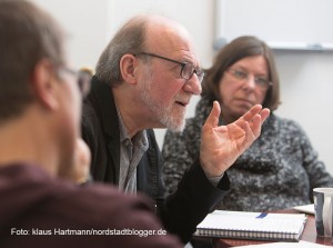 Koordinierungsstelle für Vielfalt, Toleranz und Demokratie im Rathaus Dortmund. Hartmut Anders-Hoepgen, mitte, Birgit Miemitz, rechts