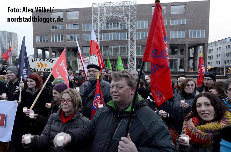 Zur Lichterkette der Solidarität hatten die Falken am Samstag auf gerufen, um ein Zeichen der Willkommenskultur für Flüchtlinge zu setzen.