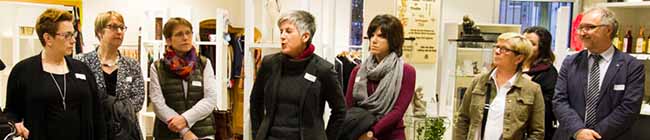 Besuchten Unternehmerinnen in der Nordstadt: Die Teilnehmer und Veranstalter des Rundgangs "Unternehmerinnen bewegen einen Stadtteil". Annette Kritzler (schwarzer Schal) leitete die Tour.