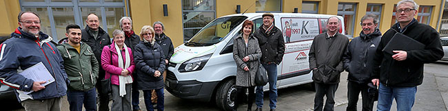 Übergabe eines Fahrzeugs an die Stiftung Soziale Stadt