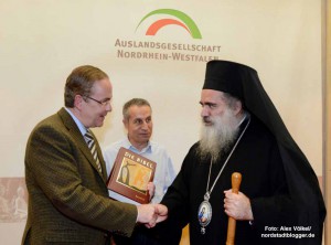 Klaus Wegener, Präsident der Auslandsgesellschaft NRW e.V., Dr. Hisham Hammad, Palästinensische Gemeinde zu Dortmund e.V. und der Erzbischof von Jerusalem.