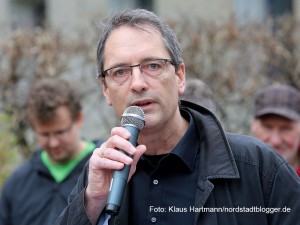 Der Arbeitskreis gegen Rechtsextremismus gedachte in seinem Marsch der Toten durch Rechte Gewalt. Symbolisch für die fünf Dortmunder Toten wurden fünf Särge getragen. Superintendent Ulf Schlüter