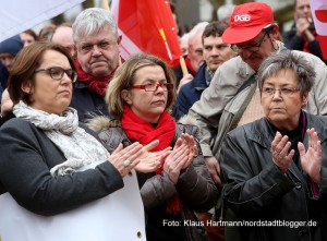 Der Arbeitskreis gegen Rechtsextremismus gedachte in seinem Marsch der Toten durch Rechte Gewalt. Symbolisch für die fünf Dortmunder Toten wurden fünf Särge getragen. In der Mitte Nadja Lüders, die den Vorsitz im NSU-Ausschuss des Landtags NRW abgegeben hat