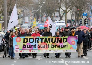 Der Arbeitskreis gegen Rechtsextremismus gedachte in seinem Marsch der Toten durch Rechte Gewalt. Symbolisch für die fünf Dortmunder Toten wurden fünf Särge getragen