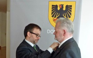 Botschaftsrat Emmanuel Suard würdigte das „seltene Engagement“ von Asshoff.