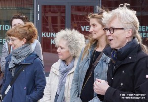 Die drei Kursleiterinnen Johanna Goedert, Karin Dahm-Pietzek und Silke Bachnerund Ostwall-Museumsdirektor Dr. Kurt Wettengl