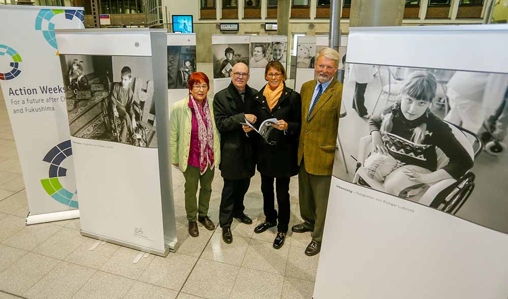 Inge Zeller vom Team, Fotograf Rüdiger Lubricht, Bürgermeisterin Birgit Jörder und Matthias C. Tümpel (IBB). Foto: Stephan Schuetze/Veranstalter
