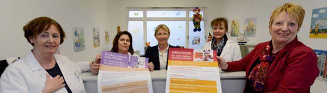 Dr. Christine Basiner, Sevic Mir Jahan, Brigitte Schütte-Berning und Dr. Annette Düsterhaus im Empfangsbereich.