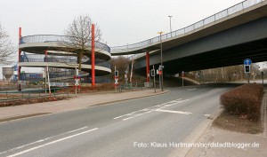 Auf- und Abfahrt auf den Autobahnzubringer an der Westfalia-Straße