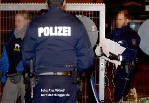 Gegen 1.30 Uhr hat die Polizei das Gebäude durchsucht, aber keine Besetzer mehr angetroffen.