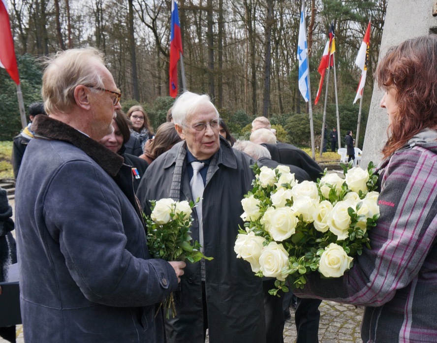 Gedenkfeier für die Karfreitagsmorde in der Bittermark. Foto: Helmut Vossgraff