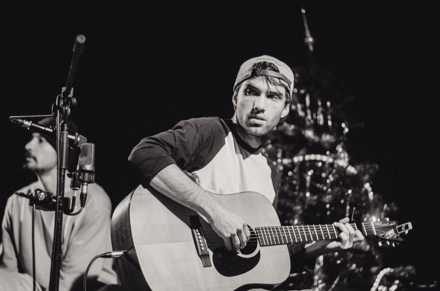 Gerry & The Peacemakers treten heute Abend in der Hafenschänke auf.