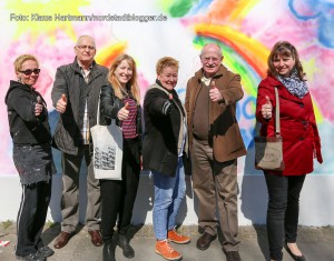 Mauer Galerie, Streetart 2015 in der Weißenburger Straße am Kraftwerk. Sponsoren, Organisatoren und Bezirksbürgermeister Ludwig Jörder, 2. v. rechts