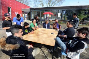 Im Jugendtreff Stollenpark setzte sich Dietmar Köster mit Zuwanderer-Jugendlichen zusammen.