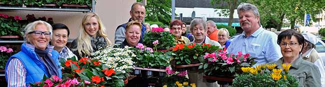 Die rund 400 Mieterinnen und Mieter im Bereich der Heiligegartenstraße bekamen Blumen.