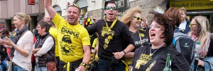 Spontane Feier von BvB-Fans trotz Niederlage im Pokal am Borsigplatz