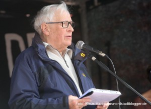 Fest zum Tag der Befreiung vor 70 Jahren auf der Münsterstraße. Ernst Söder, Vorsitzender des Fördervereins Steinwache/Internationales Rombergpark-Komitee