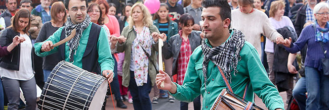 Fest zum Tag der Befreiung vor 70 Jahren auf der Münsterstraße. Kurdische Musiker