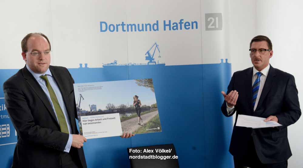 Hafen-Chef Uwe Büscher (rechts) stellt mit Markus Bangen die neue Image-Kampagne vor.